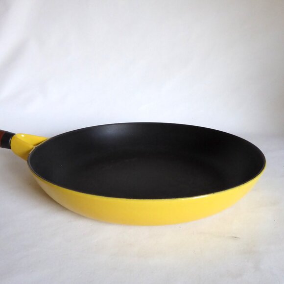 VINTAGE 11” SKILLET WATERFORD IRELAND COLORCAST YELLOW ENAMEL CAST IRON SKILLET - Picture 3 of 15